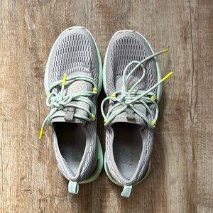 Sorel Women’s Kinetic Shoes size 7.5